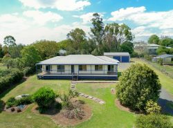 12 Lake Dr, Meringandan QLD 4352, Australia