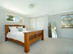 12 Lake Dr, Meringandan QLD 4352, Australia