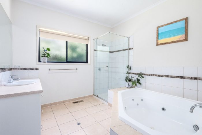 51 Leigh Rd, Highton VIC 3216, Australia