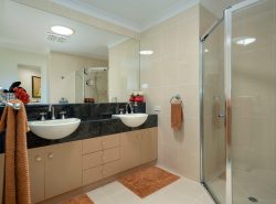 8 Lynne Ct, Highfields QLD 4352, Australia