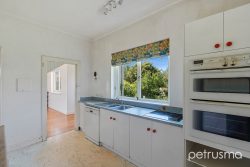 4 Manresa Ct, Sandy Bay TAS 7005, Australia