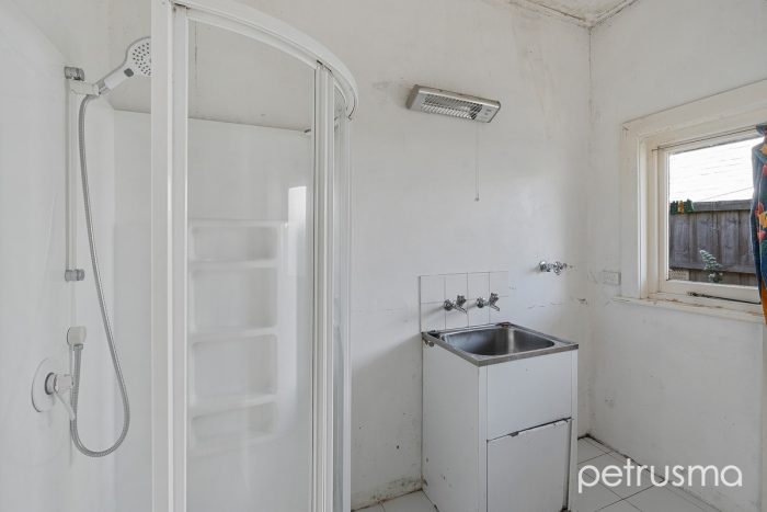 4 Manresa Ct, Sandy Bay TAS 7005, Australia