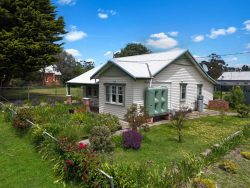 36-38 McLennan St, Glenthompson VIC 3293, Australia