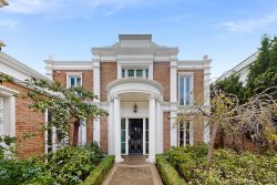 27 Mont Albert Rd, Canterbury VIC 3126, Australia