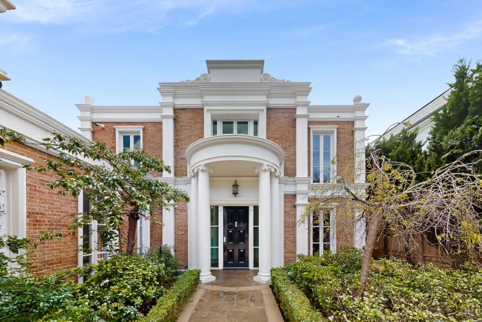 27 Mont Albert Rd, Canterbury VIC 3126, Australia