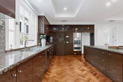 27 Mont Albert Rd, Canterbury VIC 3126, Australia