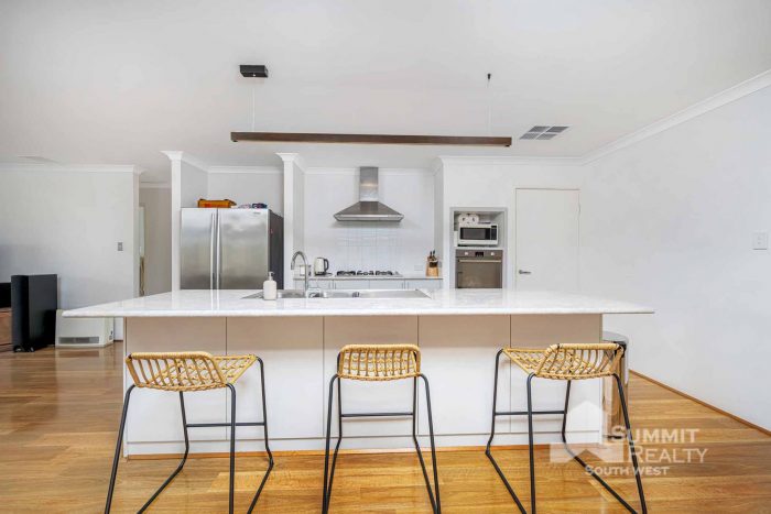 17 Milesi Bend, Dalyellup WA 6230, Australia