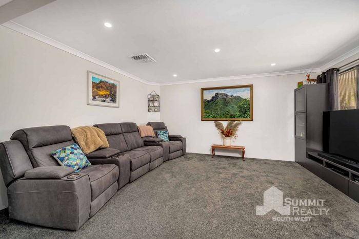 36 The Blvd, Australind WA 6233, Australia