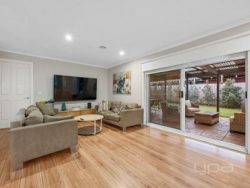 2 Nowie Cl, Kurunjang VIC 3337, Australia