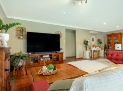 9 Oliver St, Highfields QLD 4352, Australia