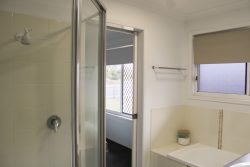 129 Pacific Dr, Hay Point QLD 4740, Australia