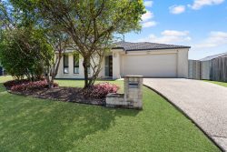 37 Severn Cres, North Lakes QLD 4509, Australia