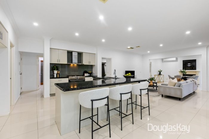 30 The Grange, Caroline Springs VIC 3023, Australia