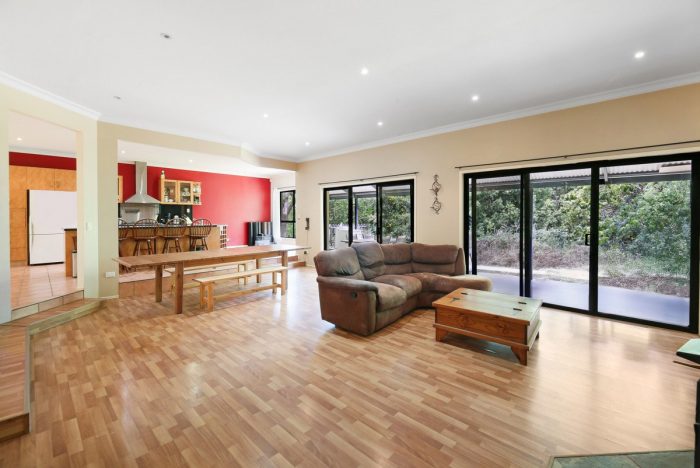 107 Valley Dr, Tallebudgera QLD 4228, Australia