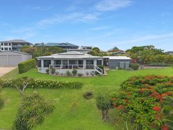 9 Highview Dr, Craignish QLD 4655, Australia