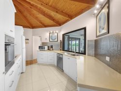 9 Highview Dr, Craignish QLD 4655, Australia