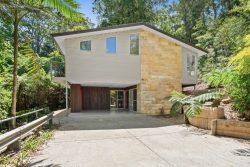 246 The Round Dr, Avoca Beach NSW 2251, Australia