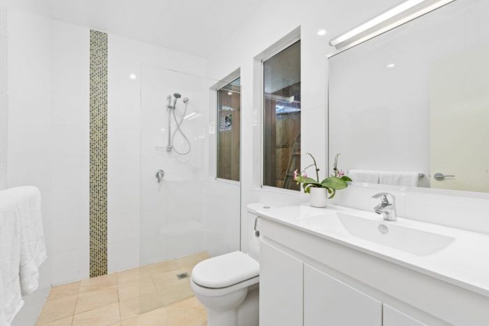 246 The Round Dr, Avoca Beach NSW 2251, Australia