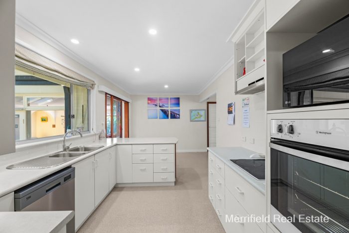 52 Bedwell St, Emu Point WA 6330, Australia