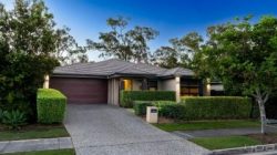 4 Bunderoo Cct, Pimpama QLD 4209, Australia