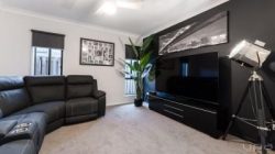 4 Bunderoo Cct, Pimpama QLD 4209, Australia