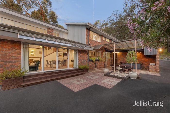 8 Chaim Ct, Donvale VIC 3111, Australia