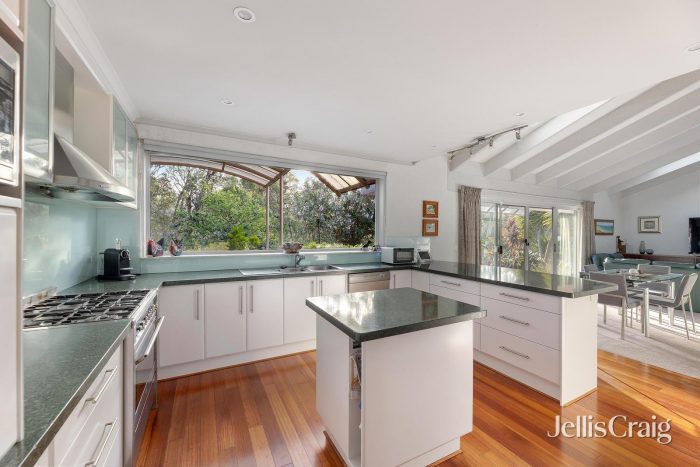 8 Chaim Ct, Donvale VIC 3111, Australia