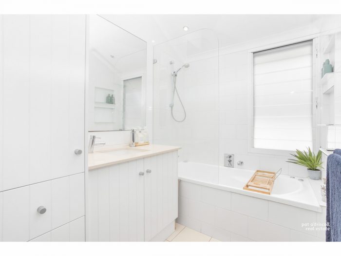 9 Talford St, The Range QLD 4700, Australia
