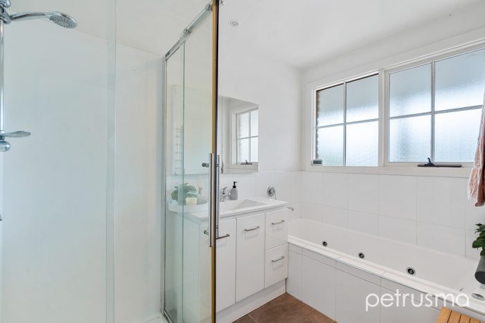 42 Drysdale Ave, Kingston TAS 7050, Australia