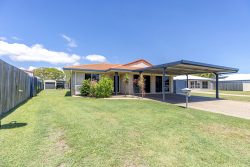 98 Emperor Dr, Andergrove QLD 4740, Australia