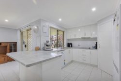 98 Emperor Dr, Andergrove QLD 4740, Australia