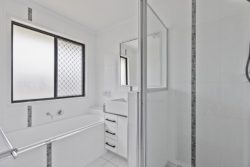 27 Vidar Cres, Ooralea QLD 4740, Australia