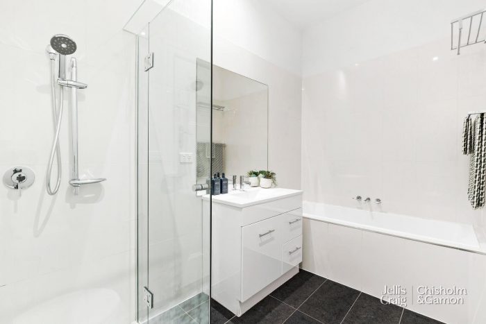 5 Hartpury Ave, Elwood VIC 3184, Australia