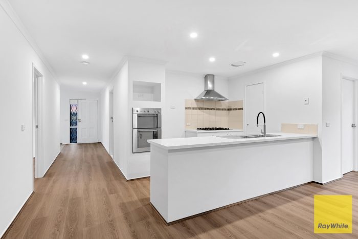 335 Hogans Rd, Tarneit VIC 3029, Australia