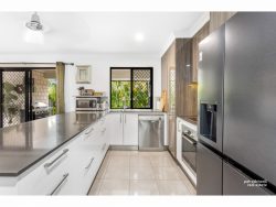 36 Geoff Wilson Dr, Norman Gardens QLD 4701, Australia