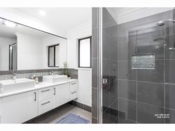 36 Geoff Wilson Dr, Norman Gardens QLD 4701, Australia