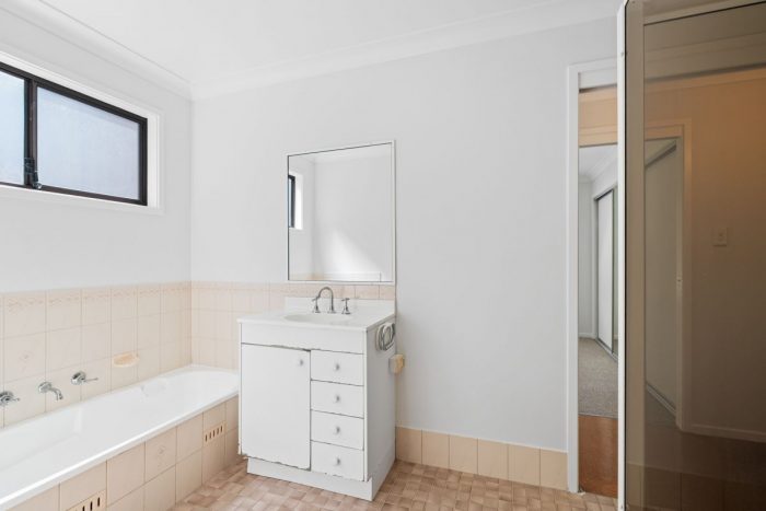 7 Barclay Cl, Kariong NSW 2250, Australia