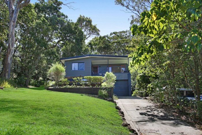 21 Pindari Ave, Burleigh Heads QLD 4220, Australia