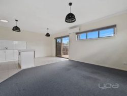 6 Roslyn Park Dr, Harkness VIC 3337, Australia