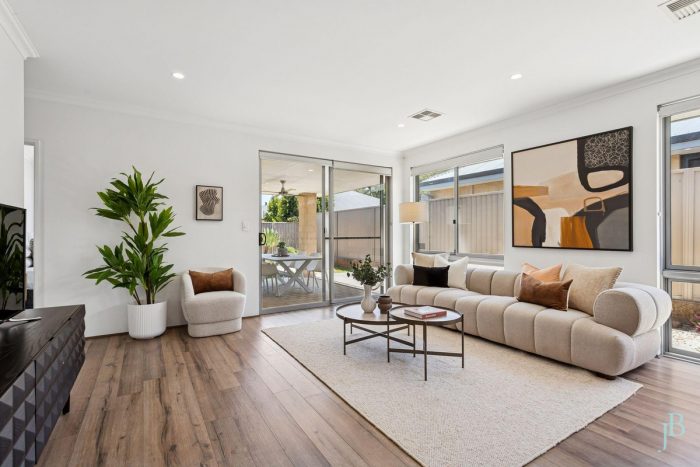 13 Canopy Cct, Forrestfield WA 6058, Australia