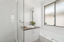 13 Canopy Cct, Forrestfield WA 6058, Australia