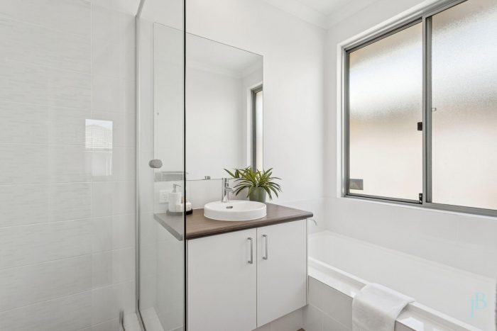 13 Canopy Cct, Forrestfield WA 6058, Australia
