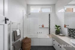 20 Valley View Rd, Glen Iris VIC 3146, Australia