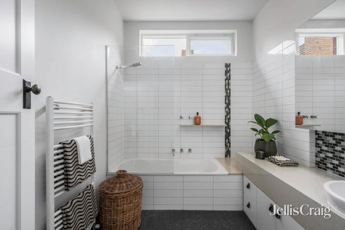 20 Valley View Rd, Glen Iris VIC 3146, Australia