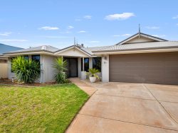 19 Yilkarri Parade, Karlkurla WA 6430, Australia