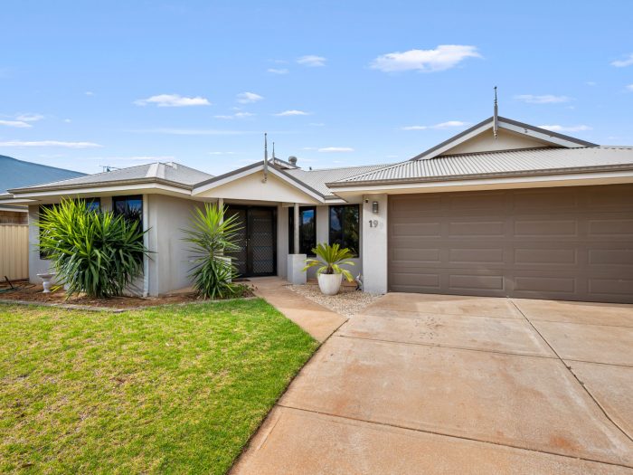 19 Yilkarri Parade, Karlkurla WA 6430, Australia