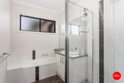 33A Saxby Dr, Strathfieldsaye VIC 3551, Australia