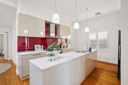 2A Winston Cres, Glengowrie SA 5044, Australia