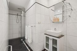 2A Winston Cres, Glengowrie SA 5044, Australia