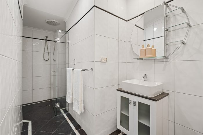2A Winston Cres, Glengowrie SA 5044, Australia